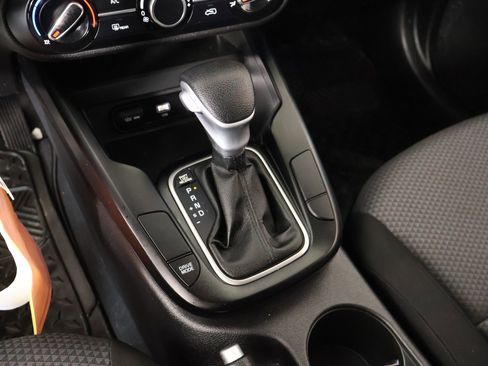Used 2023 Kia Soul LX w/ LX Technology Package FWD image 7
