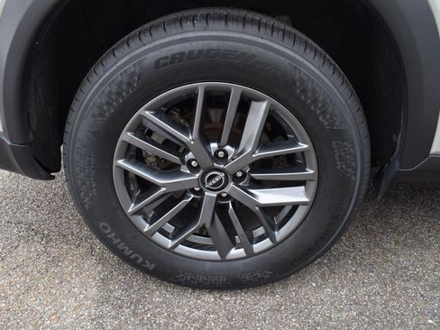 Used 2024 Nissan Rogue S FWD image 9