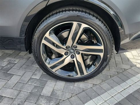 New 2026 Land Rover Discovery Limited Edition image 14