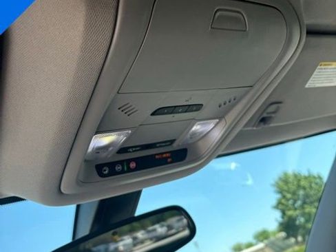 Used 2017 GMC Acadia SLT AWD/4WD image 21