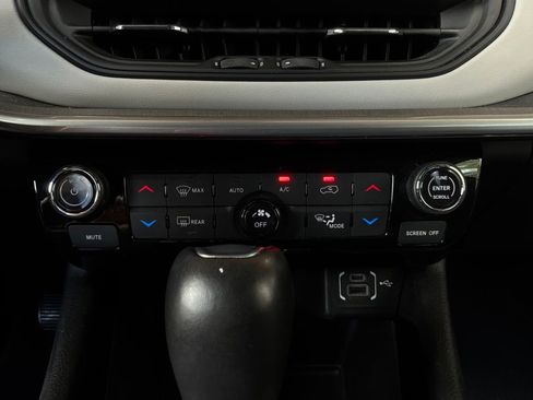 Used 2025 Jeep Compass Limited AWD/4WD image 28