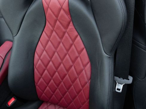 Used 2021 Ferrari 812 GTS image 25