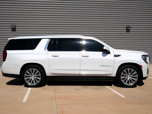 Used 2023 GMC Yukon XL Denali w/ Denali Reserve Package AWD/4WD image 2