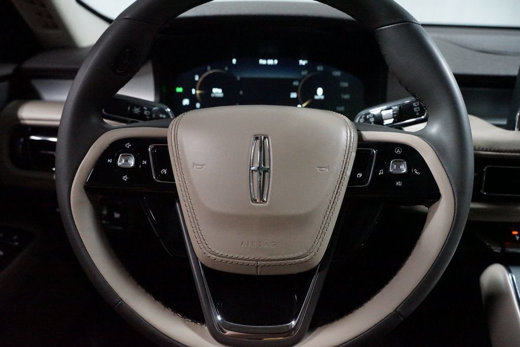 Used 2023 Lincoln Aviator 2WD w/ Premium Package image 12