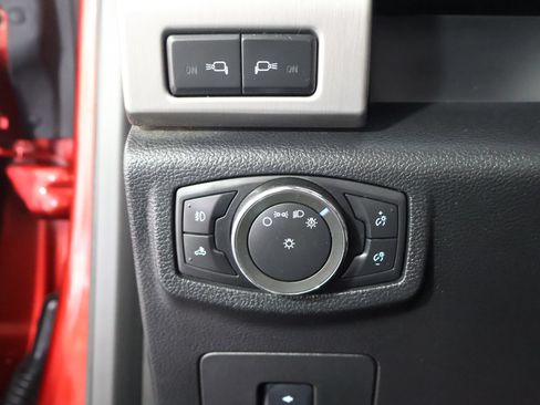 Used 2015 Ford F150 Platinum w/ Equipment Group 701A Luxury AWD/4WD image 35