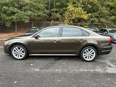 Used 2019 Volkswagen Passat 2.0T Wolfsburg w/ Wheels & Sunroof Package image 5