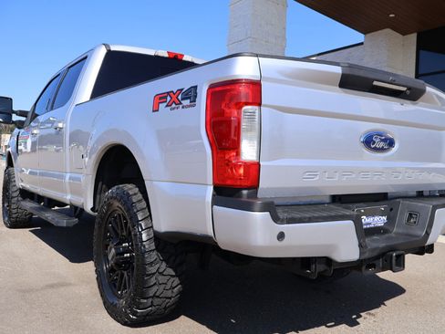 Used 2019 Ford F250 Lariat w/ Lariat Ultimate Package image 3