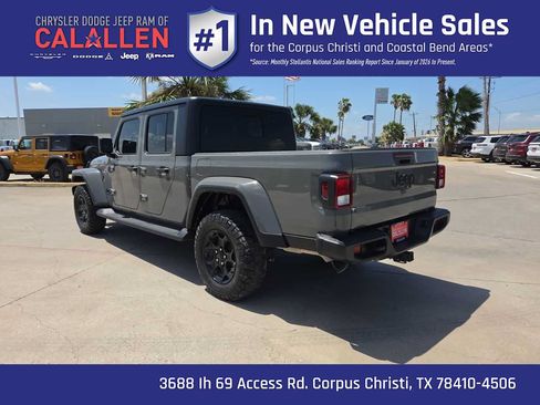 Used 2023 Jeep Gladiator Sport AWD/4WD image 12