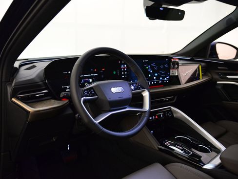 New 2025 Audi Q5 Prestige image 3