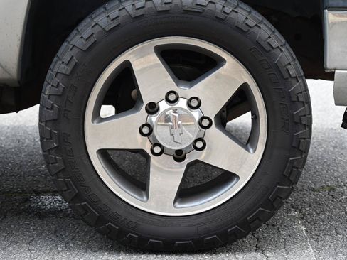 Used 2006 Chevrolet Silverado 2500 LT w/ Skid Plate Package AWD/4WD image 37