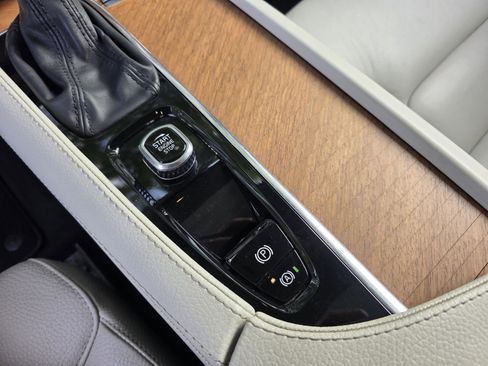 Used 2022 Volvo XC90 T6 Momentum w/ Protection Package Premier AWD/4WD image 23