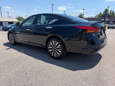 Used 2024 Nissan Altima 2.5 SV FWD image 12