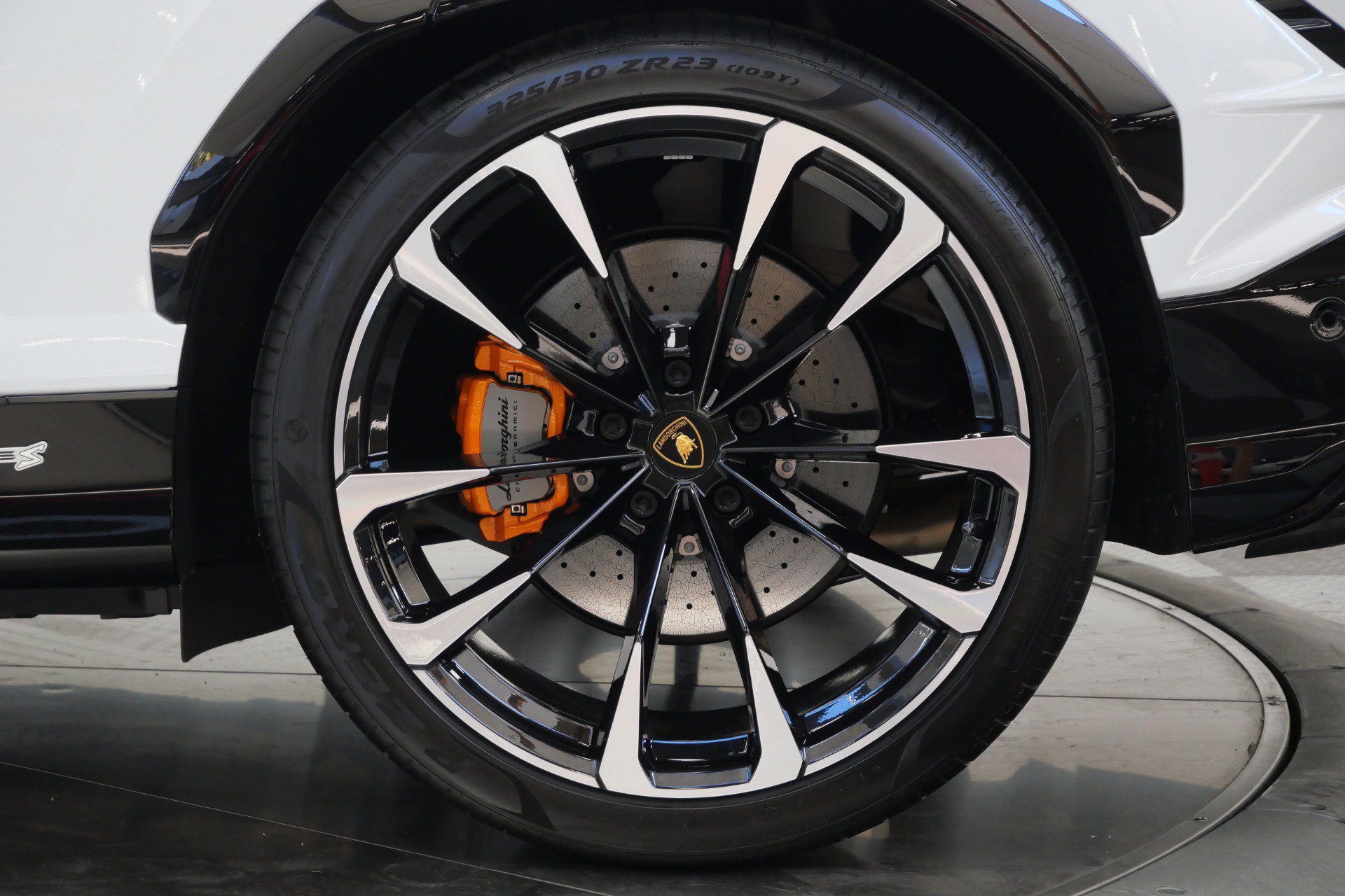 Used 2023 Lamborghini Urus S AWD/4WD image 11