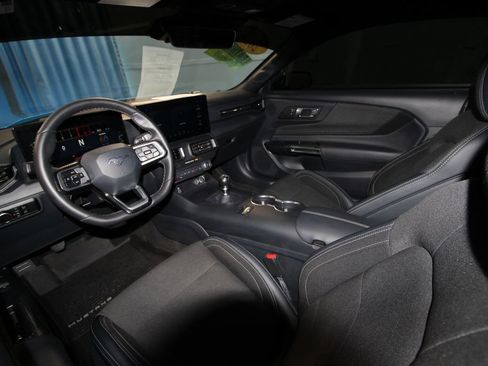 Used 2026 Ford Mustang GT RWD image 2