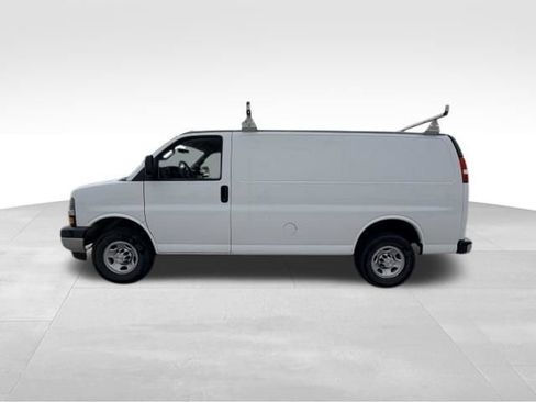 Used 2022 Chevrolet Express 2500 w/ Driver Convenience Package RWD image 3
