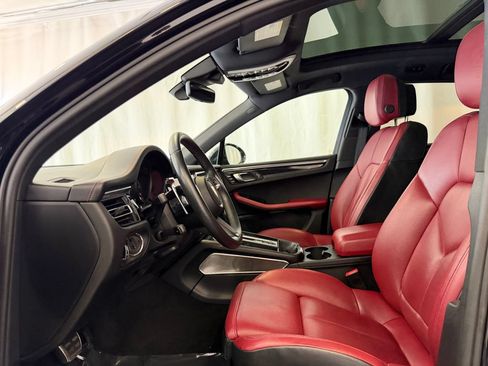 Used 2023 Porsche Macan AWD/4WD image 5