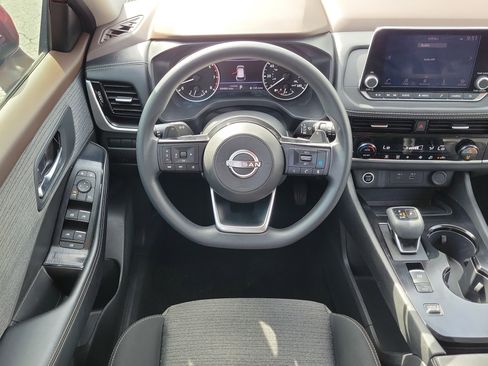 Used 2023 Nissan Rogue SV FWD image 15