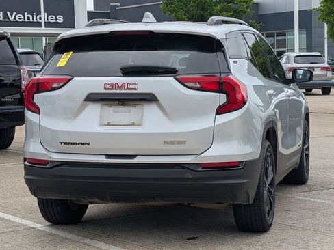 Used 2021 GMC Terrain SLT w/ Elevation Edition image 4