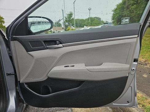Used 2017 Hyundai Elantra SE FWD image 20