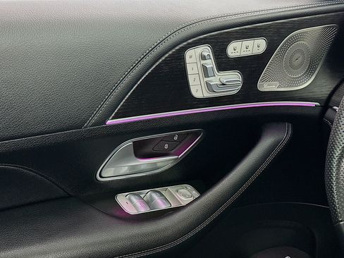 Used 2024 Mercedes-Benz GLS 580 4MATIC image 15