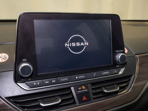 Used 2024 Nissan Altima 2.5 SV image 11