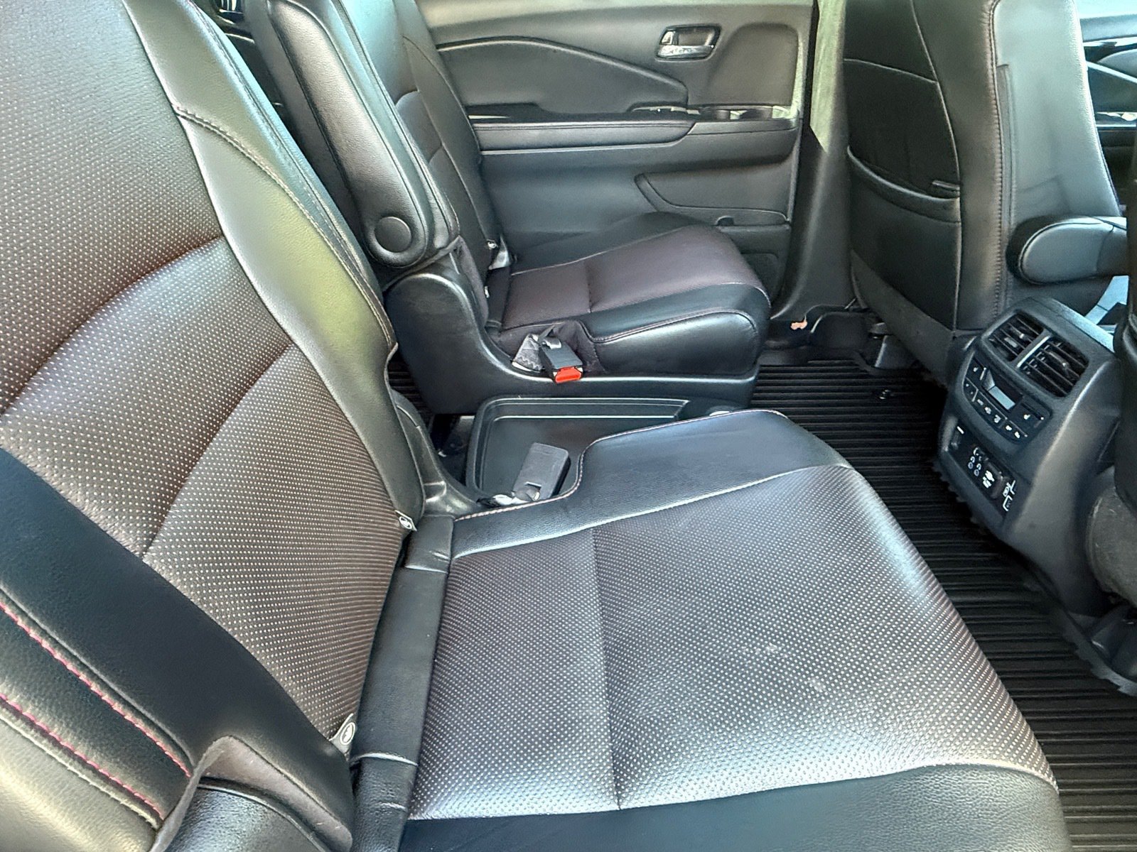 Used 2020 Honda Pilot Black Edition image 14