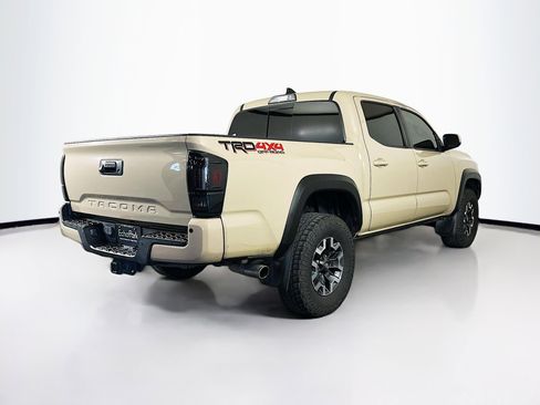 Used 2017 Toyota Tacoma TRD Off-Road image 9