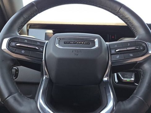 Used 2025 GMC Yukon Denali AWD/4WD image 37