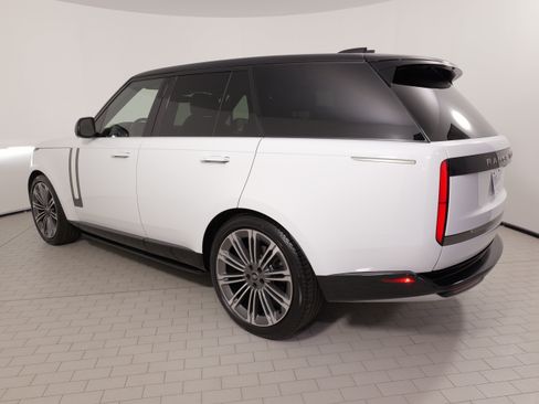 Used 2024 Land Rover Range Rover SE AWD/4WD image 16