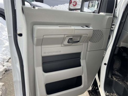 Used 2019 Ford E-350 and Econoline 350 Super Duty w/ Power Windows & Locks Group image 15