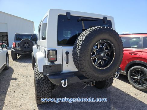 Used 2013 Jeep Wrangler Unlimited Rubicon w/ Dual Top Group AWD/4WD image 9