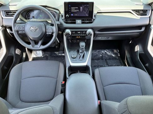 Used 2025 Toyota RAV4 LE AWD/4WD image 9