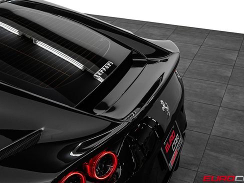 Used 2020 Ferrari 812 Superfast RWD image 18