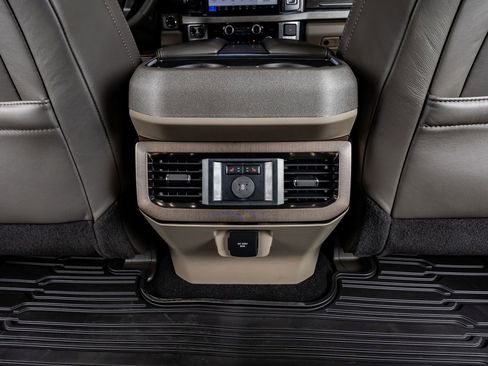 Used 2026 Ford F450 Platinum w/ Platinum Plus Package image 32