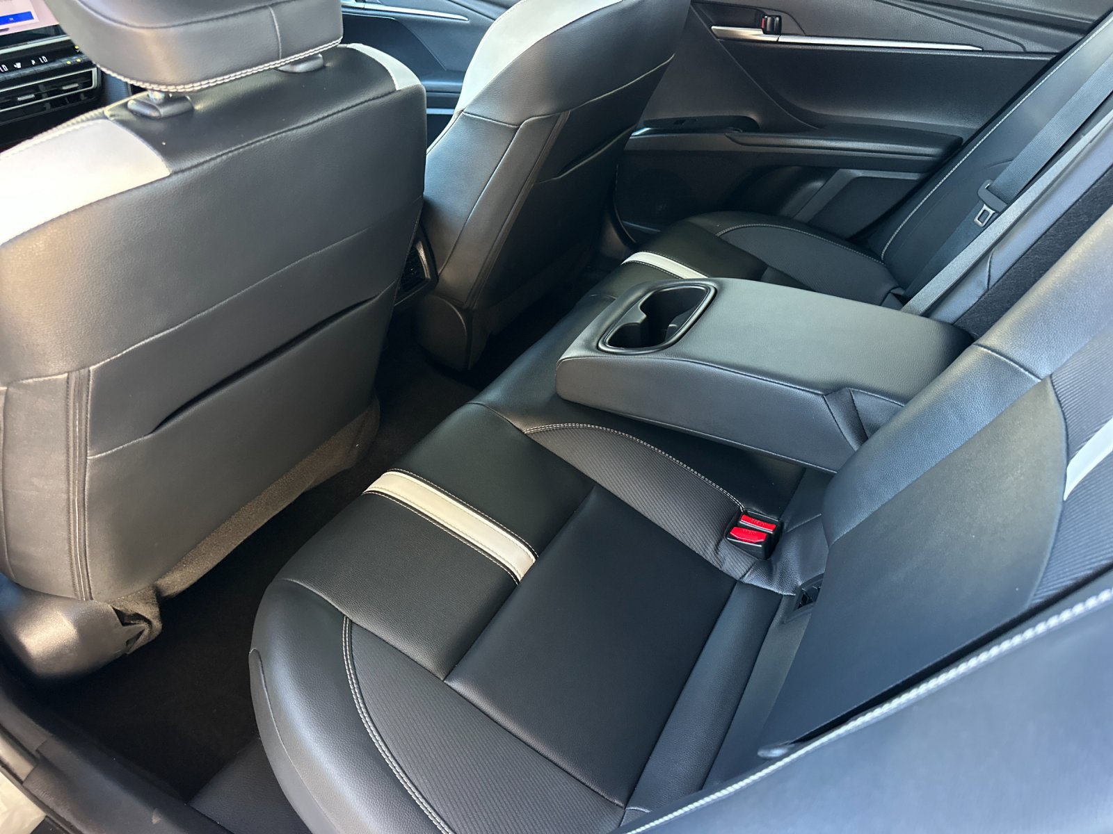 Used 2025 Toyota Camry SE FWD image 11