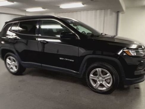 Used 2024 Jeep Compass Latitude AWD/4WD image 2