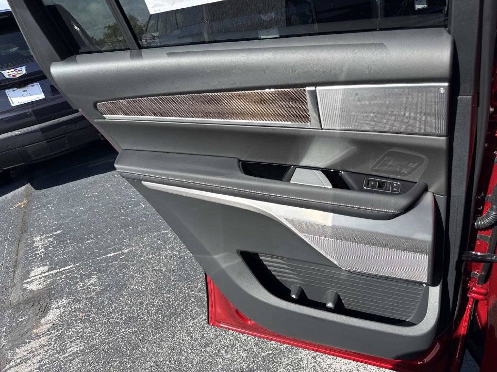 New 2027 Cadillac Vistiq Sport w/ LPO, Floor Liner Package AWD/4WD image 13