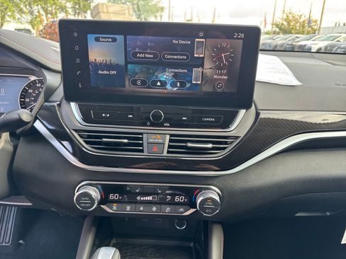 New 2025 Nissan Altima 2.5 SR image 18