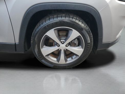 Used 2020 Jeep Cherokee Limited image 33