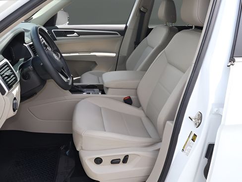 Used 2023 Volkswagen Atlas SE w/ Black Wheel Package FWD image 13