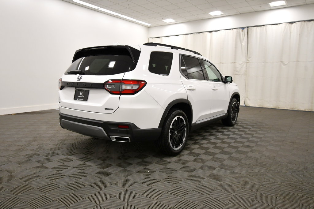 Certified 2026 Honda Pilot Touring image 8