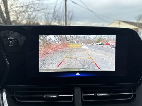 Used 2024 Chevrolet Trax ACTIV w/ Sunroof Package image 17