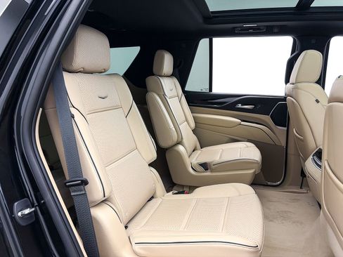 Used 2023 Cadillac Escalade Premium Luxury image 43