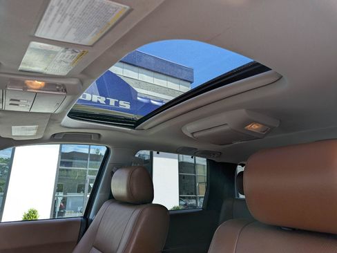 Used 2017 Toyota Sequoia Platinum AWD/4WD image 30