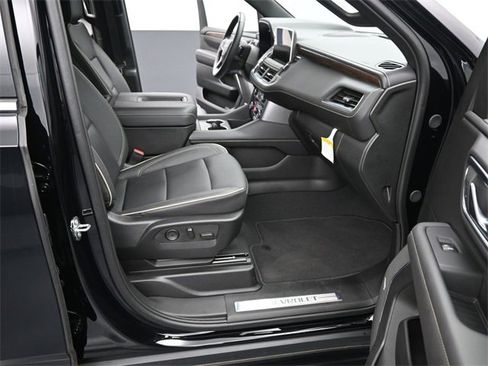 Used 2024 Chevrolet Suburban Premier w/ Advanced Technology Package image 27