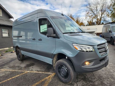 Used 2025 Mercedes-Benz Sprinter 2500 image 3