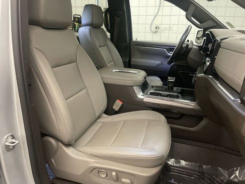 Used 2022 Chevrolet Silverado 1500 LTZ w/ LTZ Premium Package AWD/4WD image 22