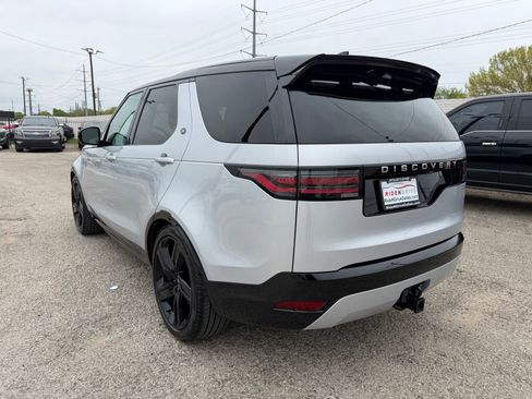 Used 2024 Land Rover Discovery Metropolitan Edition image 4