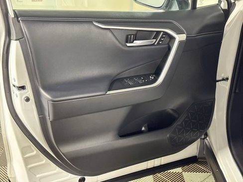 Used 2022 Toyota RAV4 Limited AWD/4WD image 10