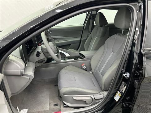 New 2026 Hyundai Elantra SE image 9